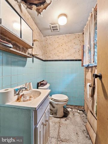 1625 HILLCREST LN, Aston, PA 19014