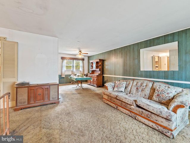 1625 HILLCREST LN, Aston, PA 19014