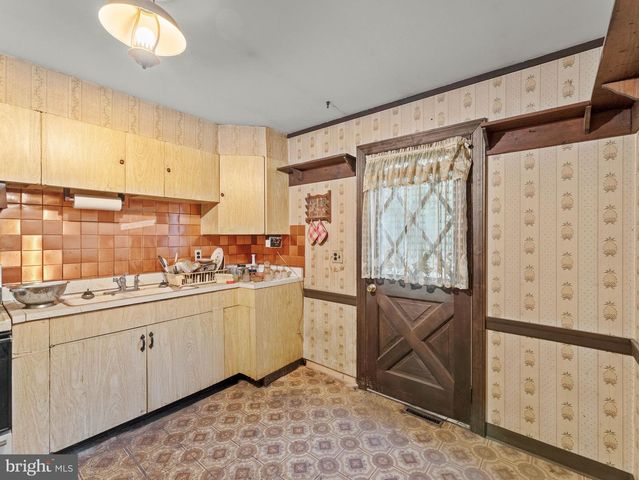 1625 HILLCREST LN, Aston, PA 19014