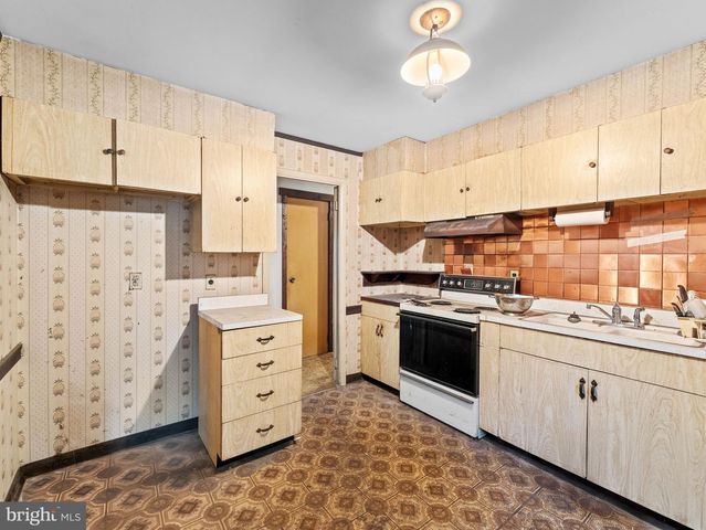 1625 HILLCREST LN, Aston, PA 19014