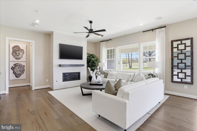9863 RIPPLE DR, Williamsport, MD 21795