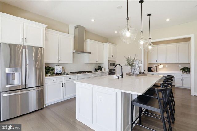 9863 RIPPLE DR, Williamsport, MD 21795
