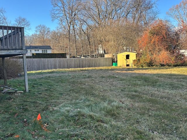 30 Tennyson Dr, Swansea, MA 02777