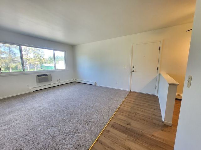 205 Marian Parkway 2A, Crystal Lake, IL 60014