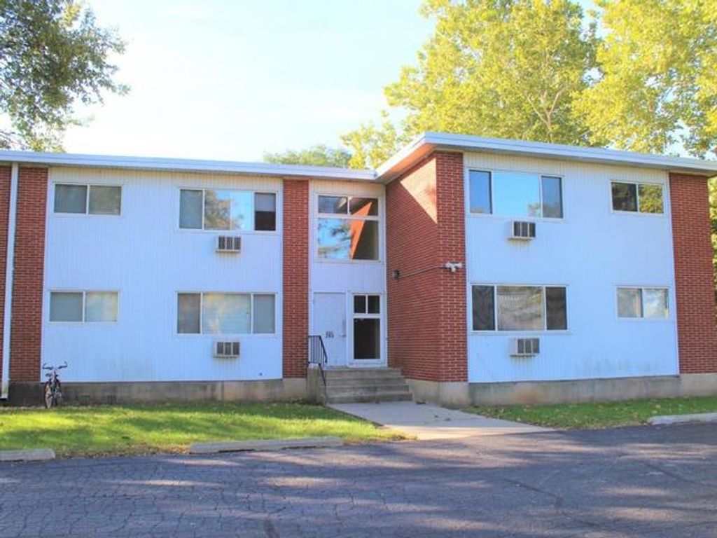 205 Marian Parkway 2A, Crystal Lake, IL 60014