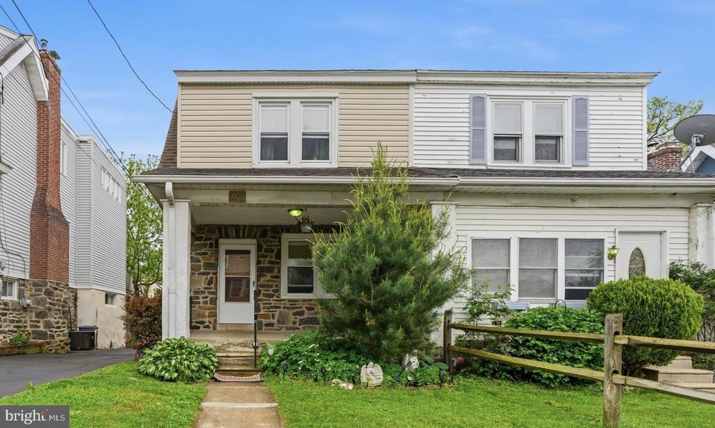 3828 CREST RD, Drexel Hill, PA 19026