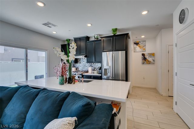 7220 North Decatur Boulevard 5, Las Vegas, NV 89131