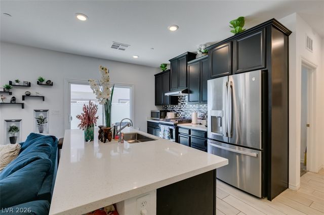 7220 North Decatur Boulevard 5, Las Vegas, NV 89131