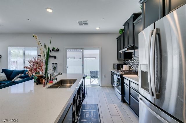 7220 North Decatur Boulevard 5, Las Vegas, NV 89131