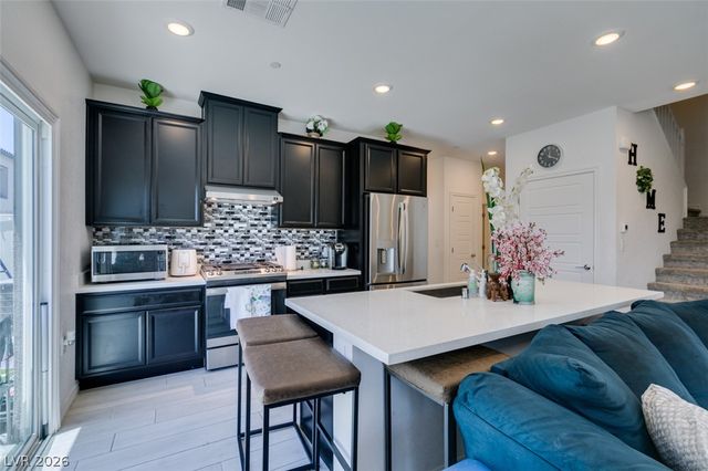 7220 North Decatur Boulevard 5, Las Vegas, NV 89131