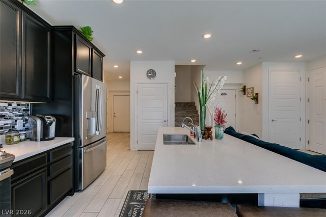7220 North Decatur Boulevard 5, Las Vegas, NV 89131