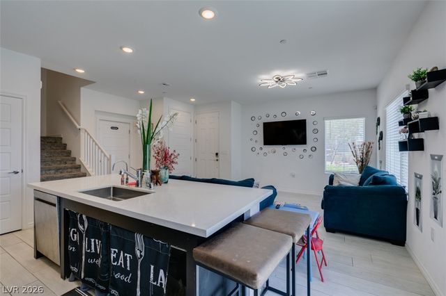 7220 North Decatur Boulevard 5, Las Vegas, NV 89131