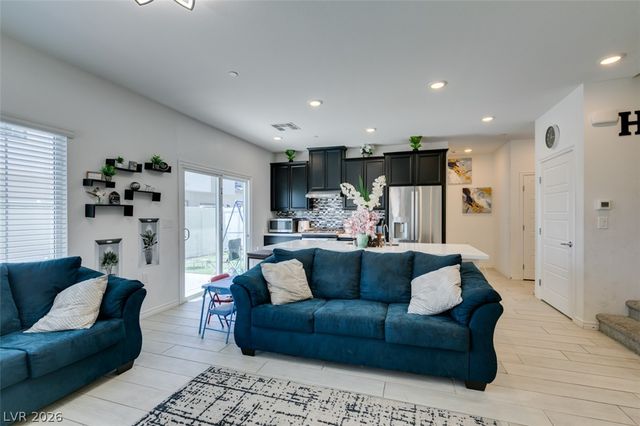 7220 North Decatur Boulevard 5, Las Vegas, NV 89131