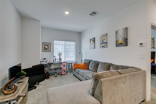 7220 North Decatur Boulevard 5, Las Vegas, NV 89131