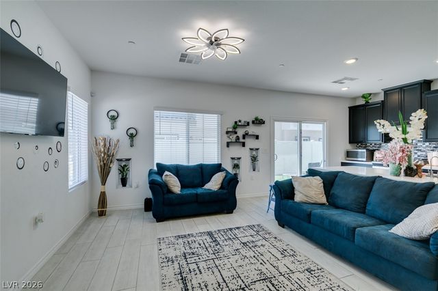 7220 North Decatur Boulevard 5, Las Vegas, NV 89131