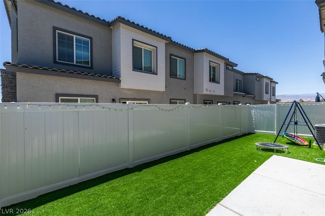 7220 North Decatur Boulevard 5, Las Vegas, NV 89131