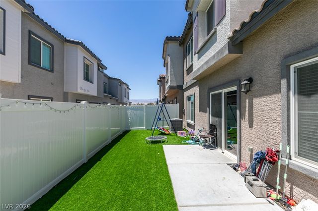 7220 North Decatur Boulevard 5, Las Vegas, NV 89131