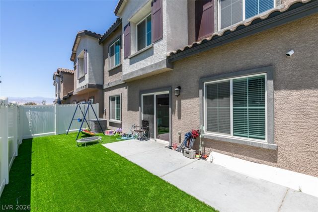7220 North Decatur Boulevard 5, Las Vegas, NV 89131