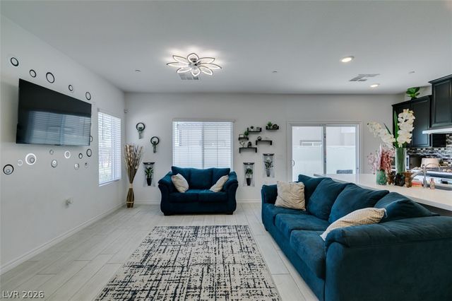 7220 North Decatur Boulevard 5, Las Vegas, NV 89131