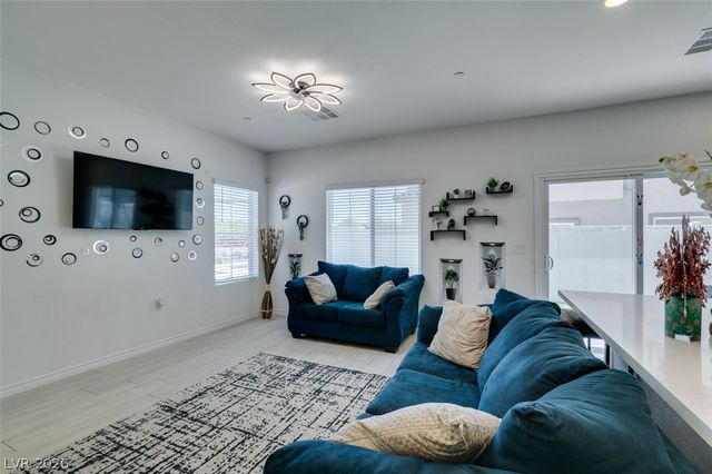 7220 North Decatur Boulevard 5, Las Vegas, NV 89131