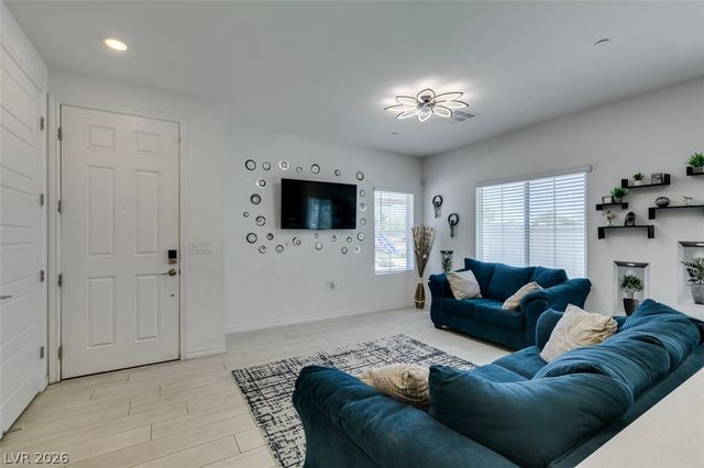 7220 North Decatur Boulevard 5, Las Vegas, NV 89131
