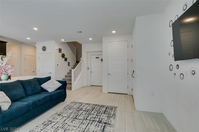 7220 North Decatur Boulevard 5, Las Vegas, NV 89131