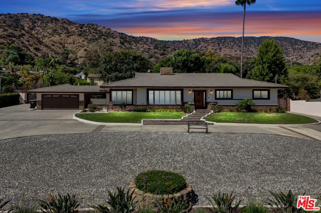 1025 W Sierra Madre Avenue, Glendora, CA 91741