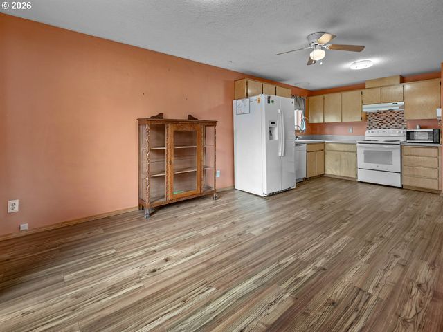 2080 Se CURRIN Ln, Hillsboro, OR 97123