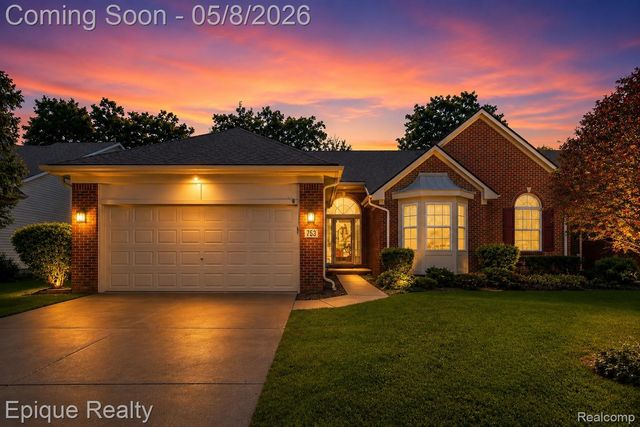 753 Woodhaven Drive, Commerce Charter Township, MI 48390