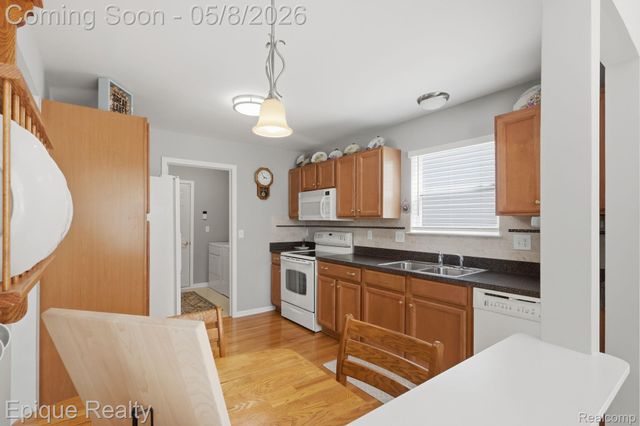 753 Woodhaven Drive, Commerce Charter Township, MI 48390
