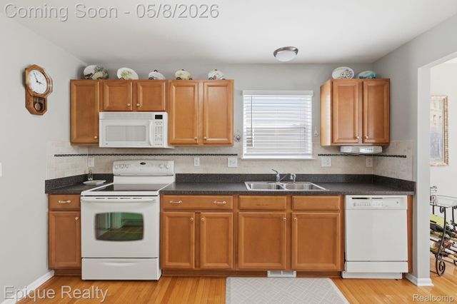 753 Woodhaven Drive, Commerce Charter Township, MI 48390