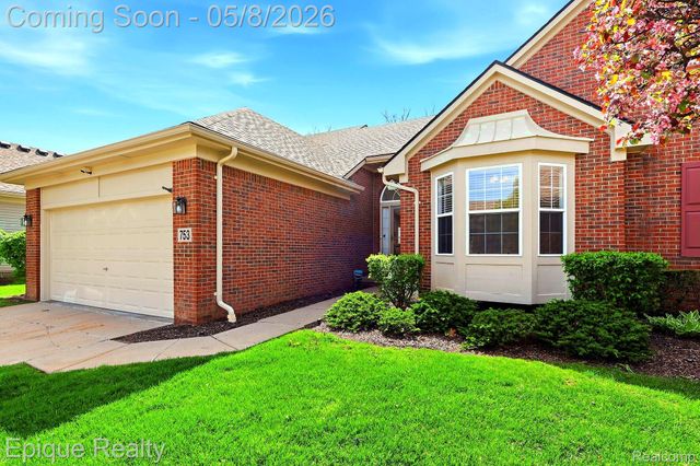 753 Woodhaven Drive, Commerce Charter Township, MI 48390