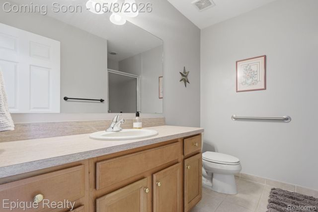 753 Woodhaven Drive, Commerce Charter Township, MI 48390