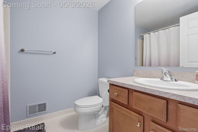 753 Woodhaven Drive, Commerce Charter Township, MI 48390