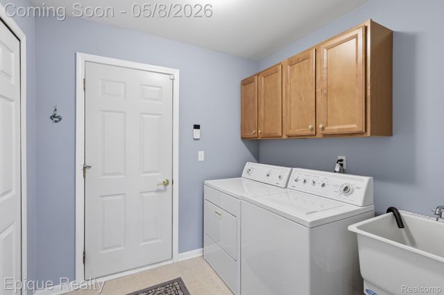753 Woodhaven Drive, Commerce Charter Township, MI 48390