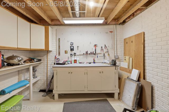 753 Woodhaven Drive, Commerce Charter Township, MI 48390