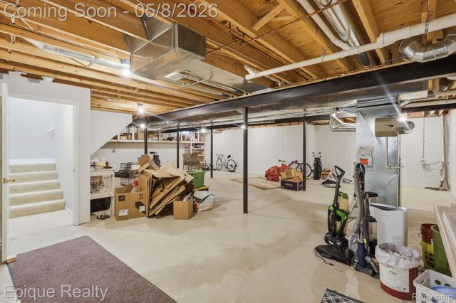 753 Woodhaven Drive, Commerce Charter Township, MI 48390