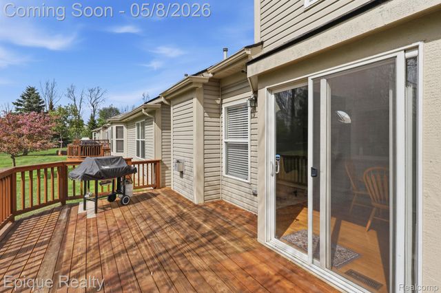 753 Woodhaven Drive, Commerce Charter Township, MI 48390