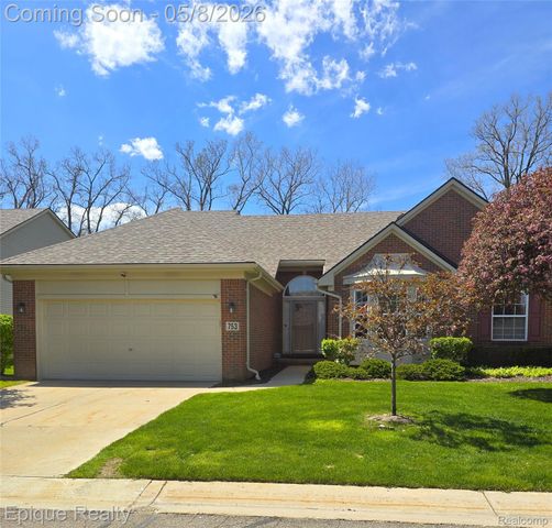 753 Woodhaven Drive, Commerce Charter Township, MI 48390