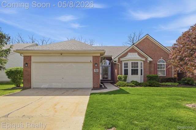 753 Woodhaven Drive, Commerce Charter Township, MI 48390