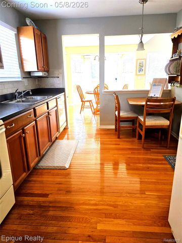 753 Woodhaven Drive, Commerce Charter Township, MI 48390
