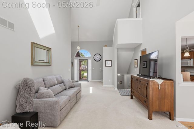 753 Woodhaven Drive, Commerce Charter Township, MI 48390