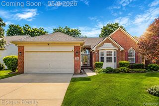 753 Woodhaven Drive, Commerce Charter Township, MI 48390