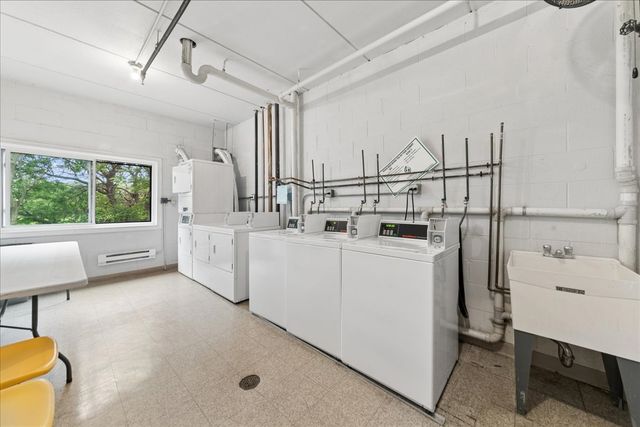 1400 N Elmhurst Road 318, Mount Prospect, IL 60056