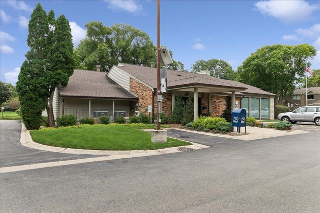 1400 N Elmhurst Road 318, Mount Prospect, IL 60056