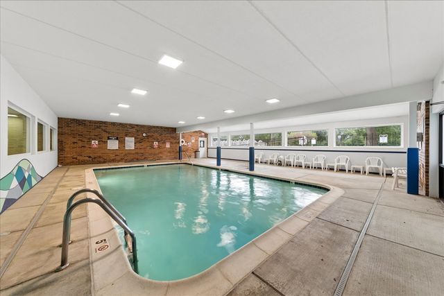 1400 N Elmhurst Road 318, Mount Prospect, IL 60056