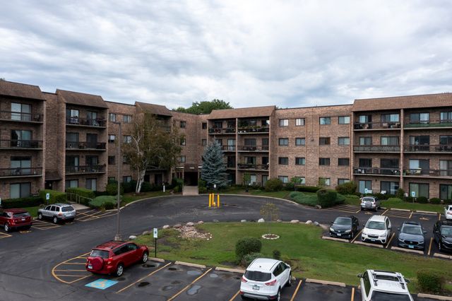 1400 N Elmhurst Road 318, Mount Prospect, IL 60056