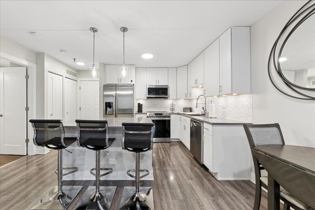 1400 N Elmhurst Road 318, Mount Prospect, IL 60056