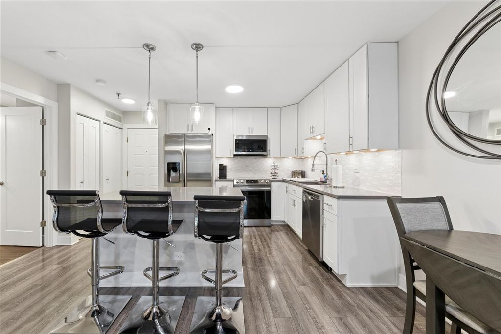 1400 N Elmhurst Road 318, Mount Prospect, IL 60056 — photo 5
