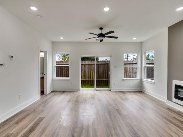 855 S Victory Drive C, Houston, TX 77088